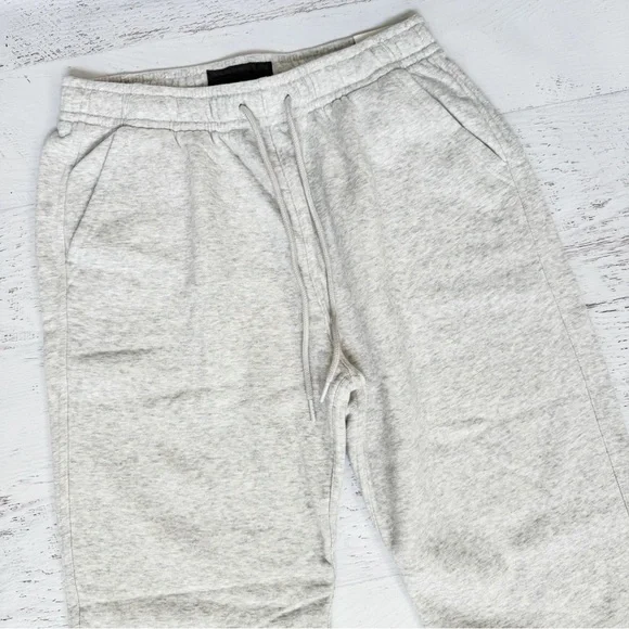 NWT Men’s Gray Abercrombie Relaxed Sweatpant Medium Long - Picture 2 of 3